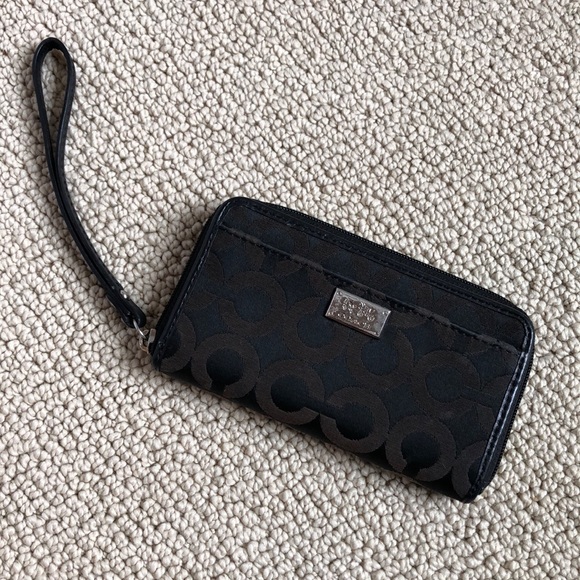 Coach Handbags - Coach Zip Wristlet